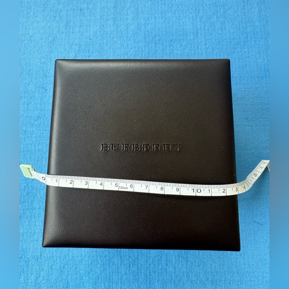 Authentic Burberry Box for gift packaging - Picture 1 of 3